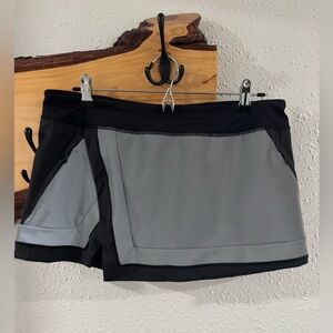 Lululemon **RARE** Black & Grey running skirt